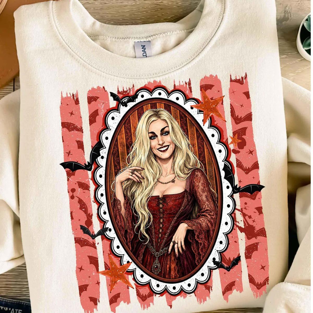 HP Sarah Frame Graphic Tee