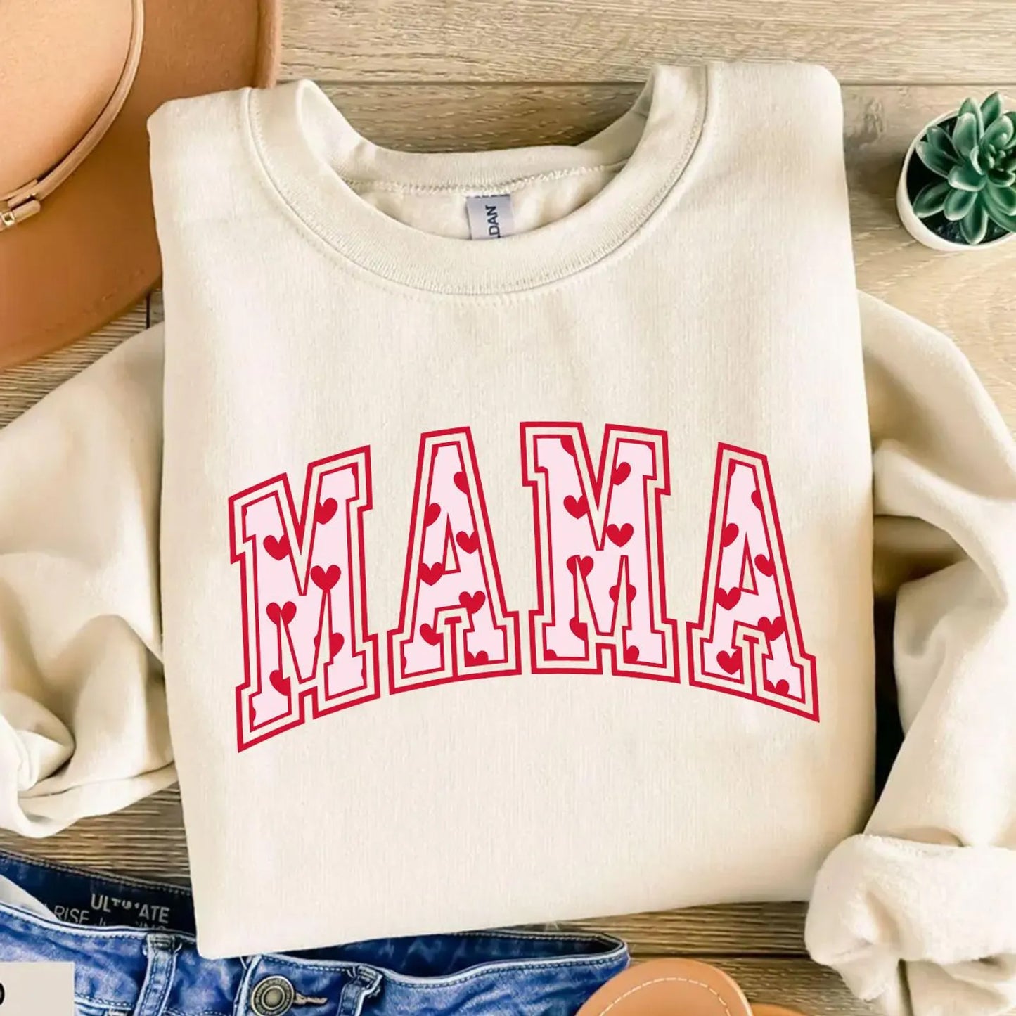 Mama Hearts Graphic Tee