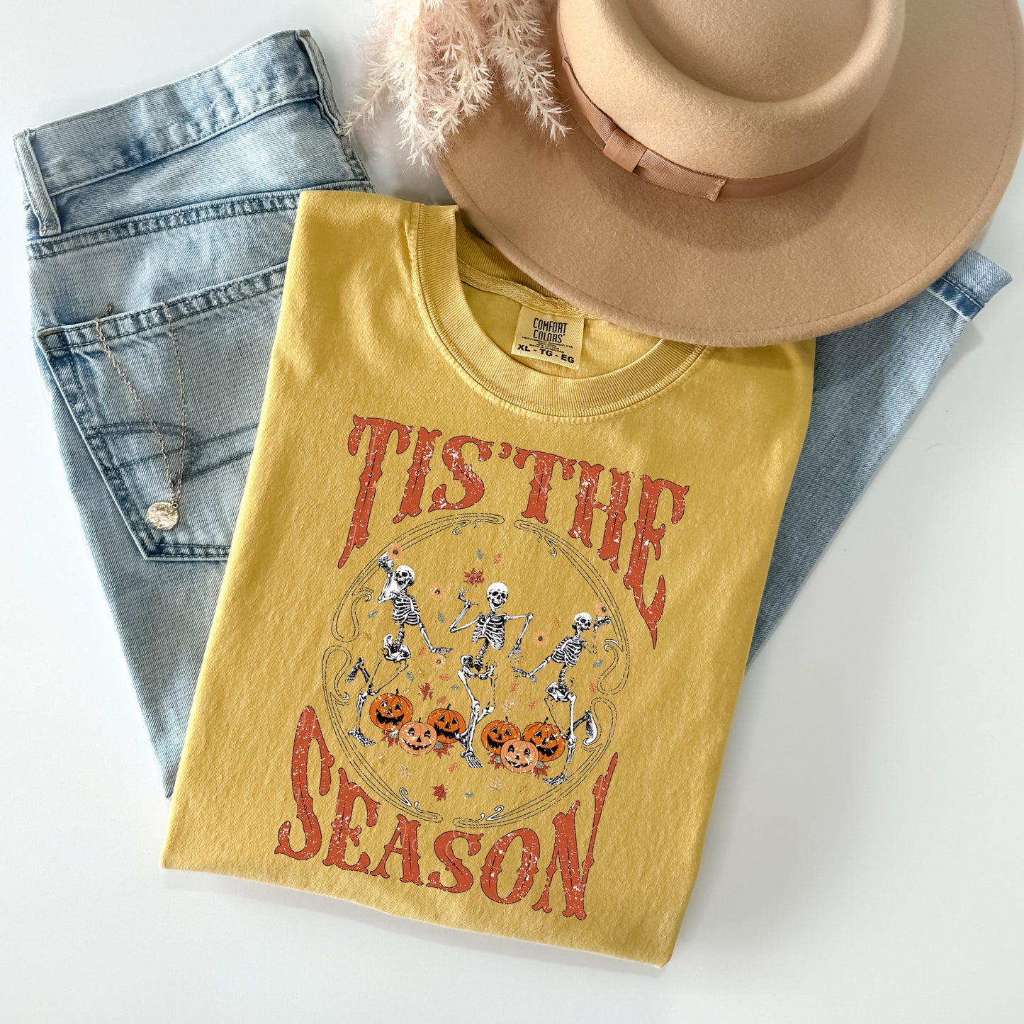 Tis the Season Graphic Tee